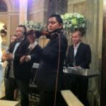 Músicos en boda católica