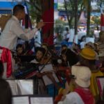 Josué Rugama M. dirige orquesta sinfónica estudiantil en evento de celebración de independencia