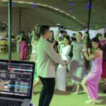 violinista anima fiesta de boda