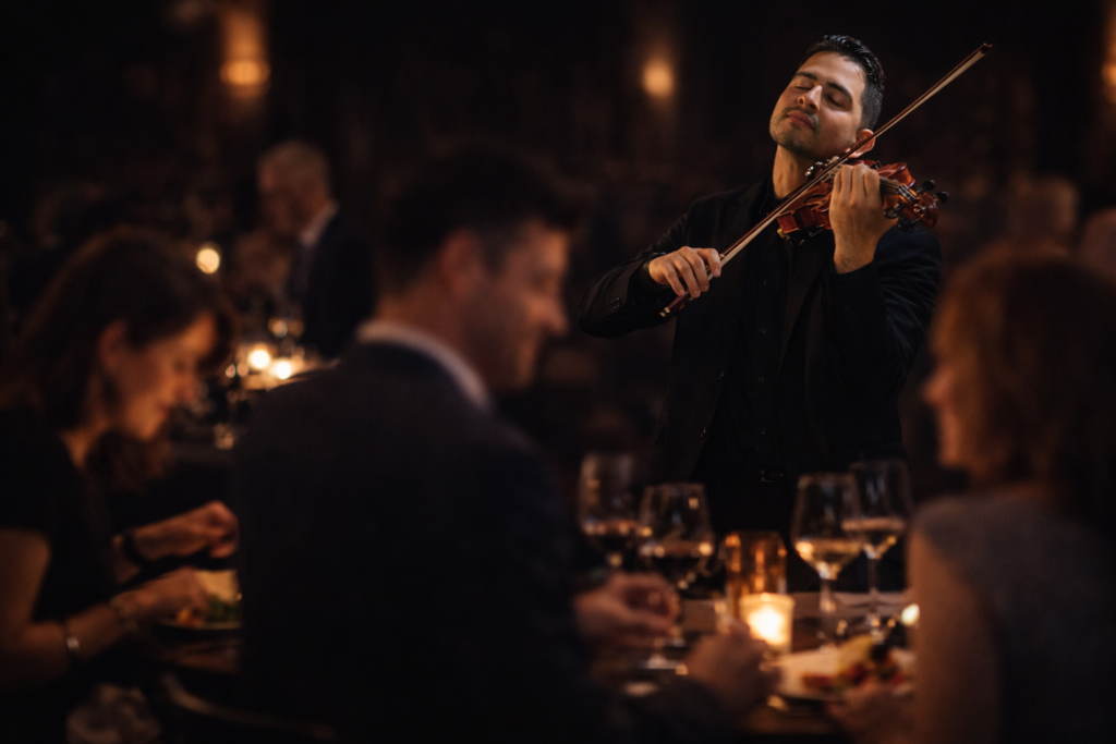violinista en restaurante tocando restaurante de lujo España País Vasco Donostia